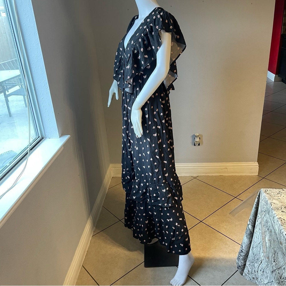 Floral Butterfly-Sleeve Maxi Dress
Size Medium
New
Brand is Forever 21 - Picture 6 of 14